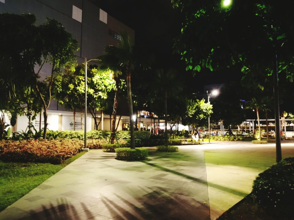 Iluminação estratégica em segurança perimetral para proteger patrimônios e garantir eficiência